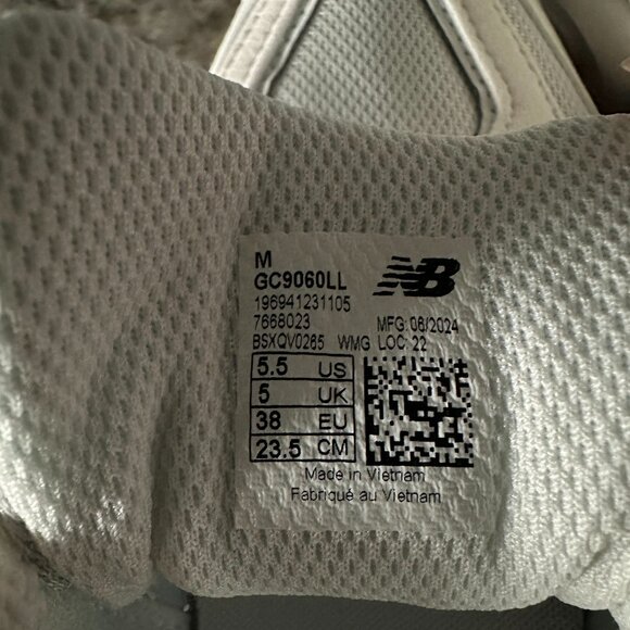 Brand New 9060 in Triple White (Big Kids 5.5/Womens 7) - Picture 5 of 7